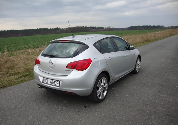 Opel Astra cena 20000 przebieg: 219000, rok produkcji 2011 z Syców małe 154